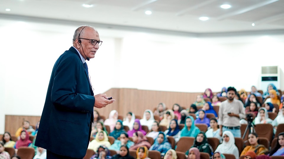 PDC Hosts Lecture on Leadership and Motivation